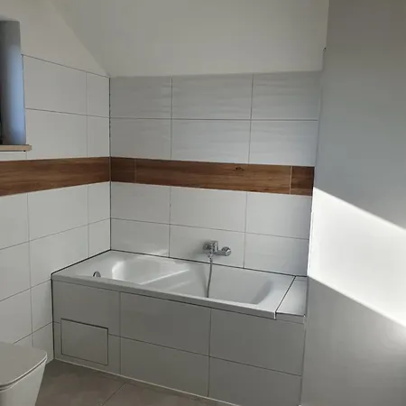 Dom Pietrowy, 3 Sypialnie, Salon, Aneks Kuchenny, Ogrod Z Zestawem Wypoczynkowym, Prywatny Podjazd Na 2 Samochody, Wi-fi Σπίτι διακοπών *
