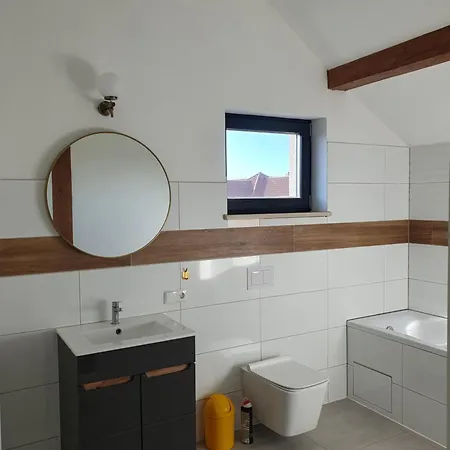 Σπίτι διακοπών Dom Pietrowy, 3 Sypialnie, Salon, Aneks Kuchenny, Ogrod Z Zestawem Wypoczynkowym, Prywatny Podjazd Na 2 Samochody, Wi-fi Mosty (Puck)